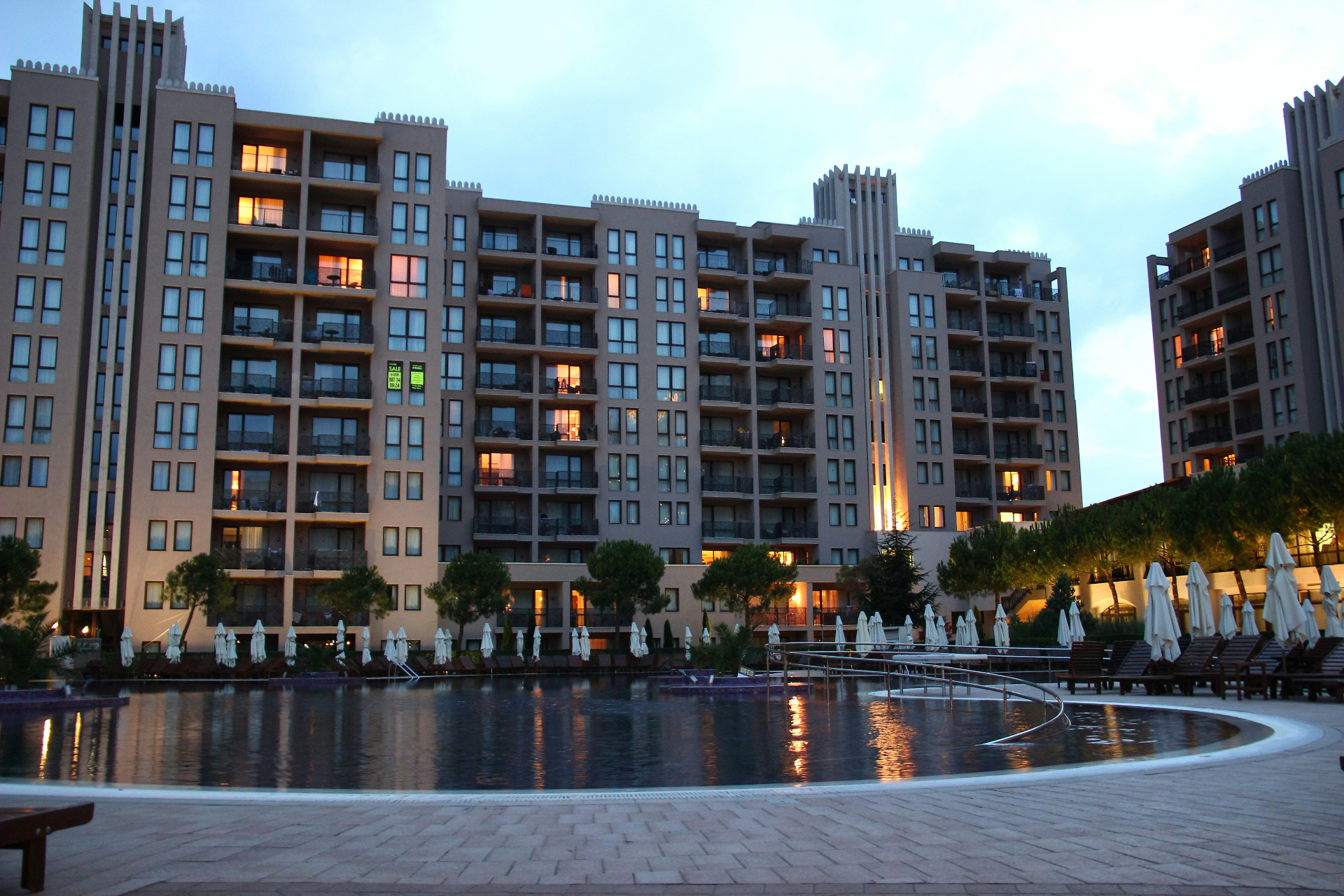 Commercial Real Estate industry — Predictive asset intelligence for maintenance, energy optimization, and field execution.